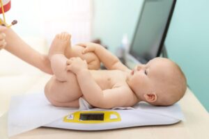 راهنمایی جامع وزن گیری نوزاد از تولد تا 12 ماهگی